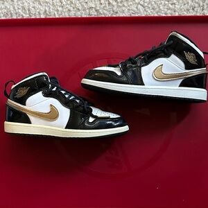Jordan retro ones Kids Black, White, and Gold Sneaker